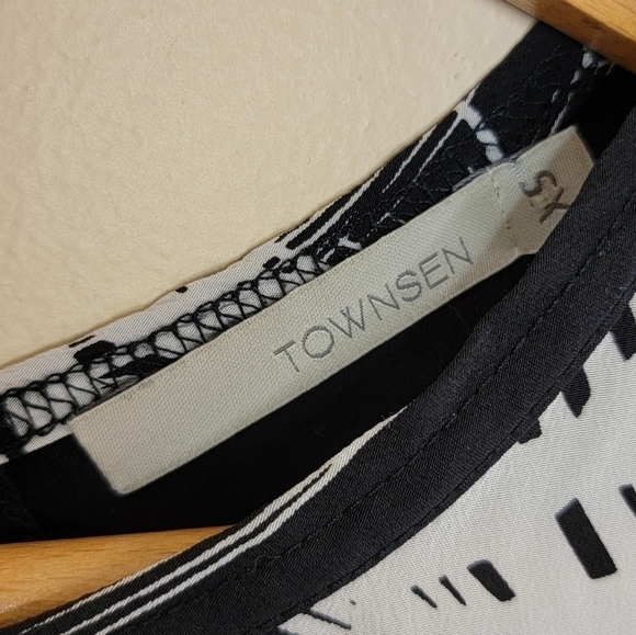 Townsen | Black & White Tropical Print High-Low Tank Top Size XS - Picture 3 of 4